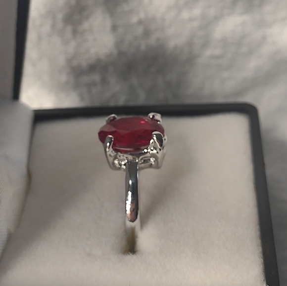 New women's red size 5 3/4 ring - Picture 2 of 6